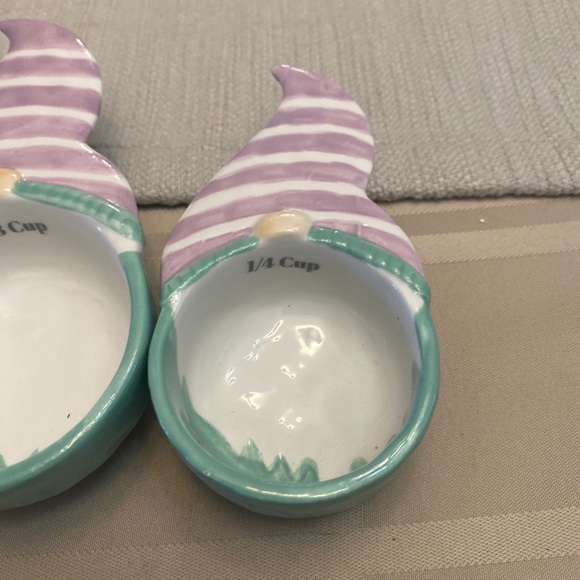 10 Strawberry Street Set Of 4 Stackable Gnome Measuring Cups - Picture 6 of 9